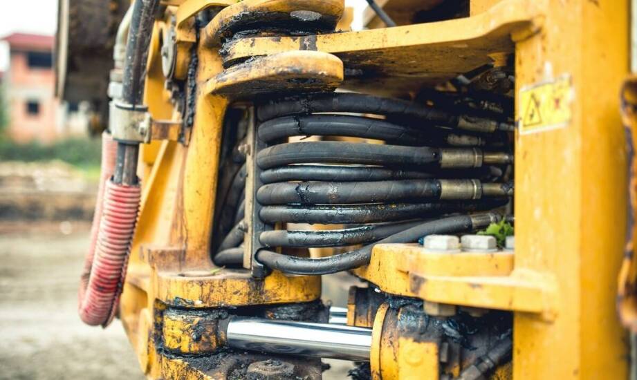 Jak właściwie konserwować budowlane maszyny marki JCB?