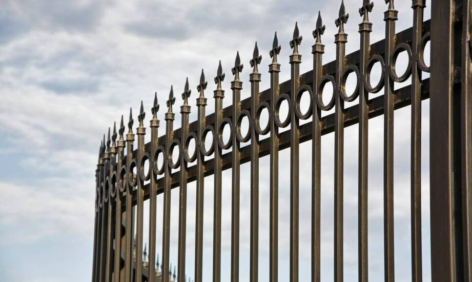 Jakie są najważniejsze cechy, które powinien posiadać producent palisadowych bram?