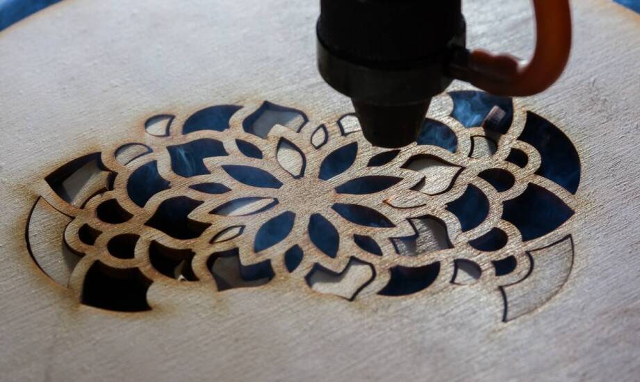 Korzyści z zastosowania laserowego cięcia w branży wykończenia wnętrz