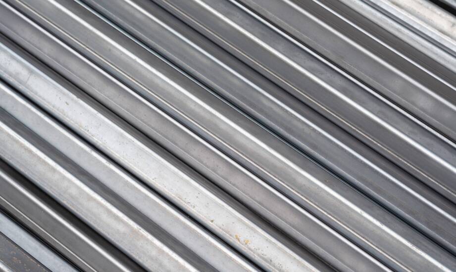 Ocynkowana stal a ochrona przed czynnikami atmosferycznymi w budownictwie