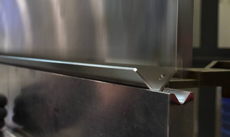 Wybór odpowiedniej technologii do gięcia blach dla przemysłu meblowego