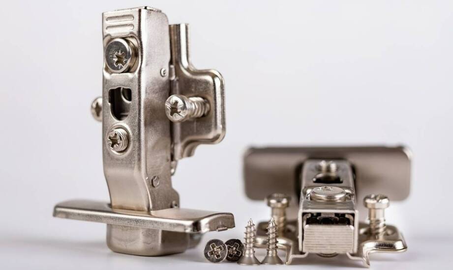 Czym różnią się poszczególne typy rolek do podwieszanych bram przesuwnych?