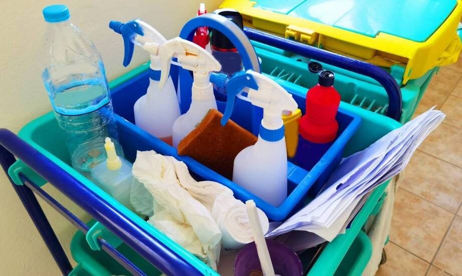 Skuteczność różnych płynów do dezynfekcji spożywczych maszyn – co warto wiedzieć?