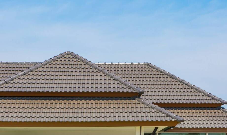 Dlaczego regularna konserwacja dachów jest niezbędna?