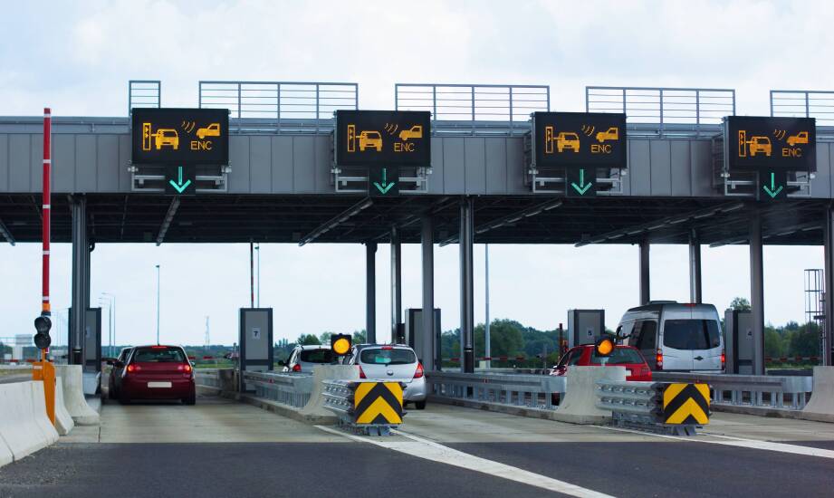 Odcinki płatne, cennik przejazdów i bramki – kompendium wiedzy dla podróżujących.