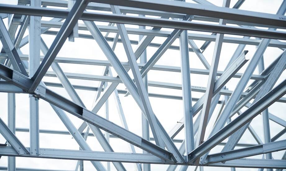 Jak stalowe hale i wiaty wpływają na optymalizację kosztów inwestycji?