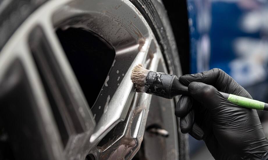 Najlepsze detailingowe akcesoria do pielęgnacji opon i felg