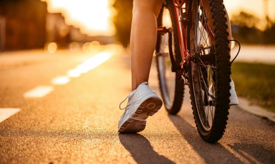 Jakie cechy podeszwy decydują o wydajności przy pedałowaniu?