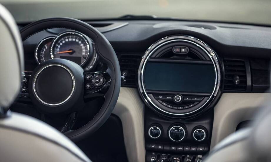 Jakie są najważniejsze aspekty resetowania modułu poduszek powietrznych po wypadku?