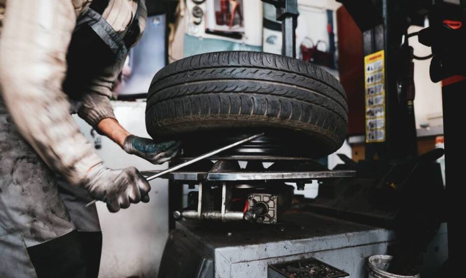 Jak zapewnić ciągłość pracy pojazdów dzięki mobilnej wymianie opon?