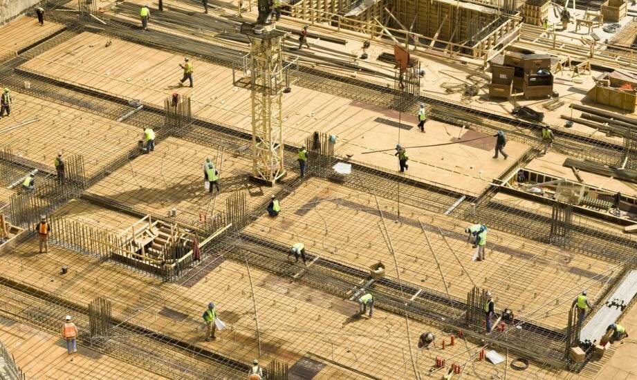 Optymalizacja kosztów związanych z instalacją prawych drzwi ewakuacyjnych w projektach budowlanych