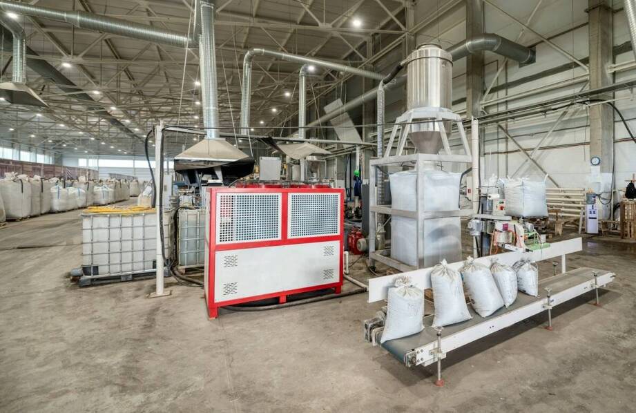 Zastosowanie wytłaczarek do produkcji kątowników z PCV: co warto wiedzieć?