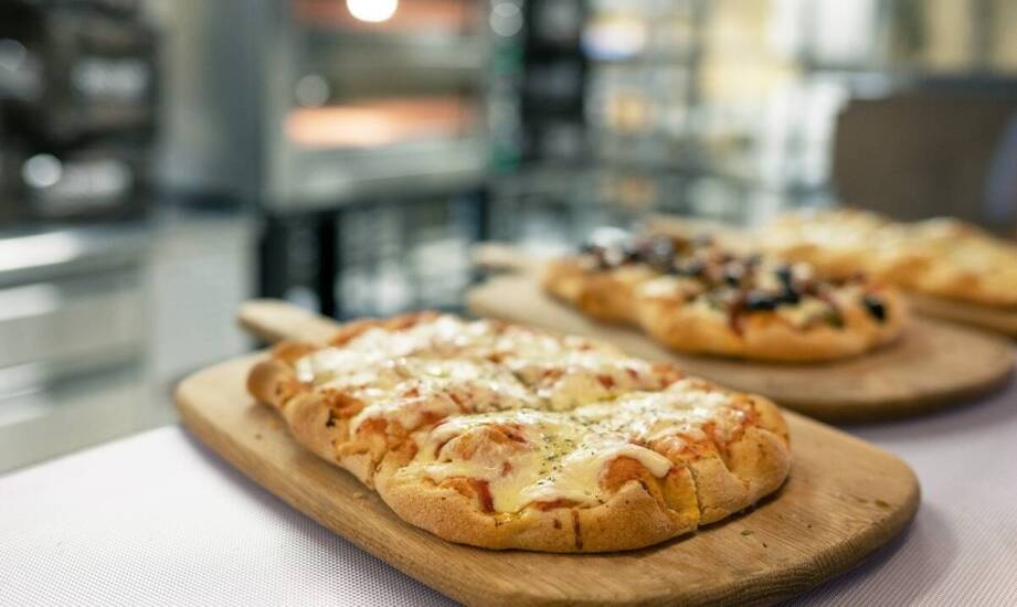 Pizzeria na Starym Żegrzu – odkryj naszą ofertę klasycznych pizz z szybką dostawą