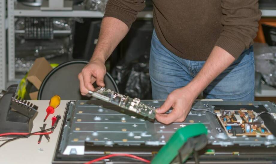 Zamienne części do telewizorów – jak wybrać odpowiednie dla swojego modelu?