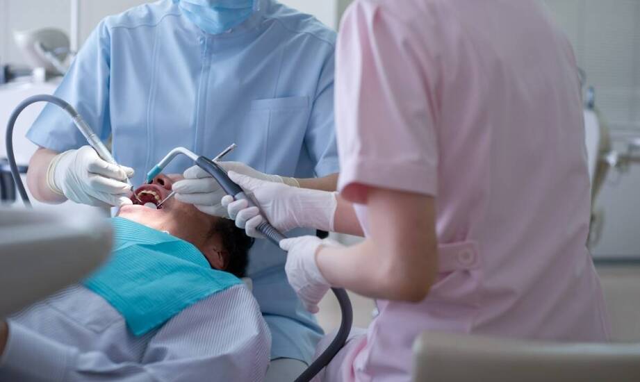 Piaskowanie zębów a ochrona przed próchnicą – co warto wiedzieć?