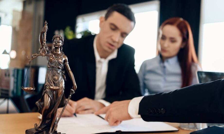 Jakie są prawne kroki przy ustalaniu kontaktów z dzieckiem po rozwodzie?