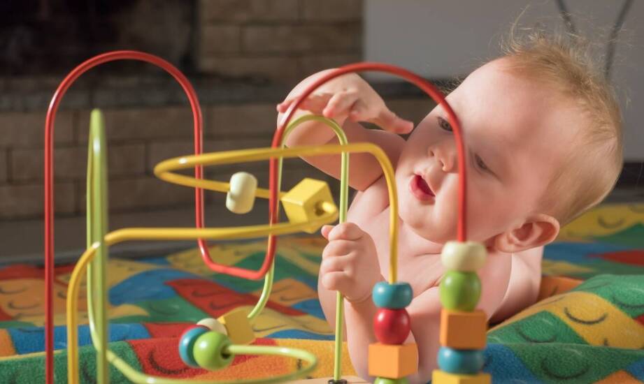 Jakie funkcje sprawiają, że Fisher Price żółwik jest idealnym wyborem dla dzieci?