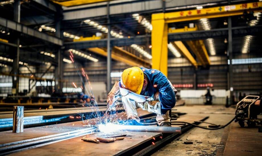 Zasady bezpieczeństwa podczas spawania konstrukcyjnej stali – co warto wiedzieć?