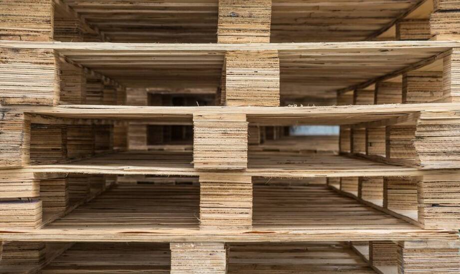 Wpływ jakości paletowych przekładek na trwałość opakowań