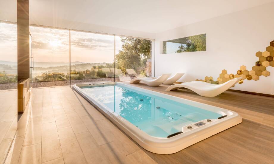 Basen z przeciwprądem jako centrum domowego wellnessu