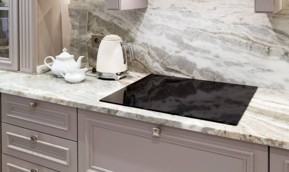 Dlaczego granit to idealny materiał na kuchenne blaty?
