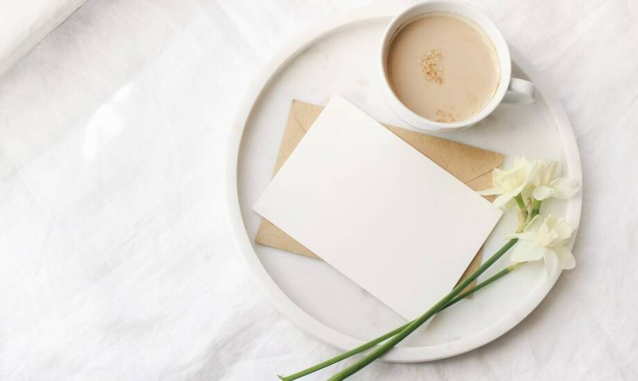 Eleganckie opakowania do zdjęć – dlaczego warto wybrać białe koperty?