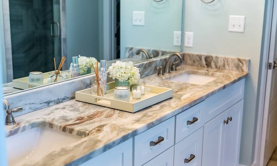 Kamienne blaty do łazienki – jakie są najnowsze trendy w projektowaniu?