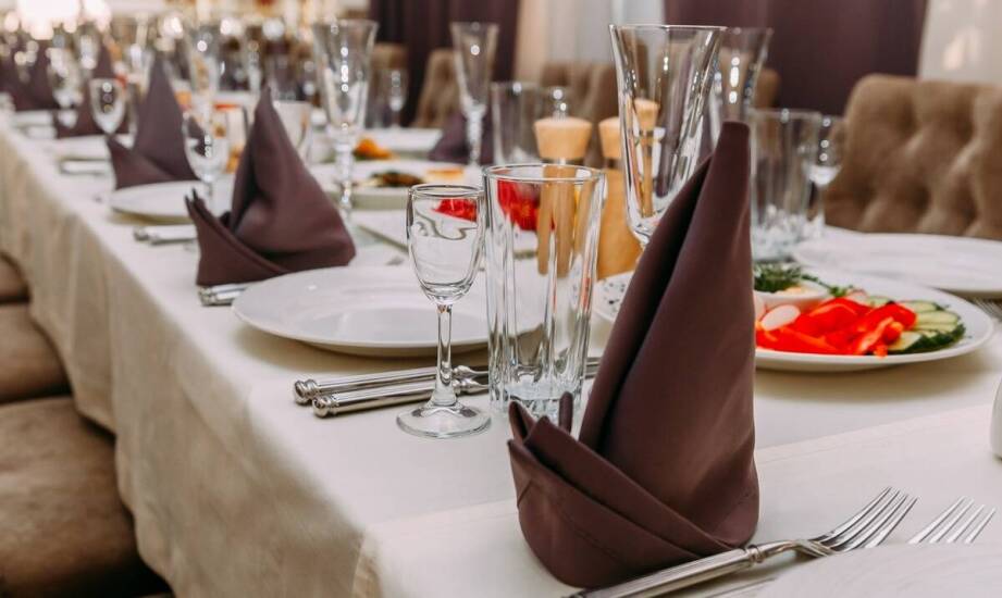 Obrusy do gastronomii: praktyczne porady dotyczące pielęgnacji