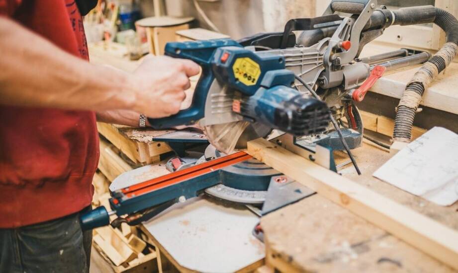 Jakie technologie wspierają produkcję loftowych mebli na zamówienie?