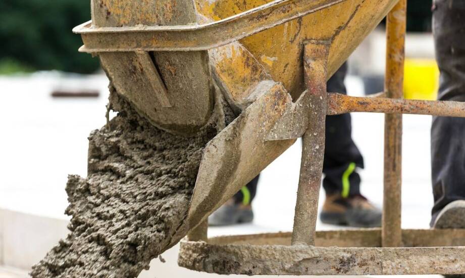 Wpływ superplastyfikatora w betonie na koszty i efektywność budowy