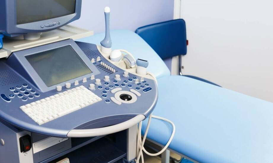 Wielofunkcyjne wózki medyczne a nowoczesne technologie – co warto wiedzieć?