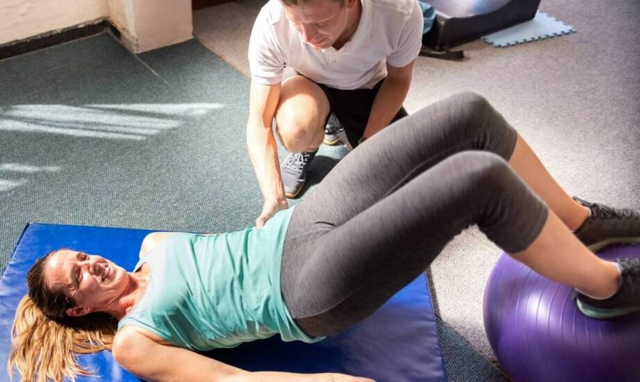 Skuteczne metody rehabilitacji dla bólów kręgosłupa: co warto wiedzieć?