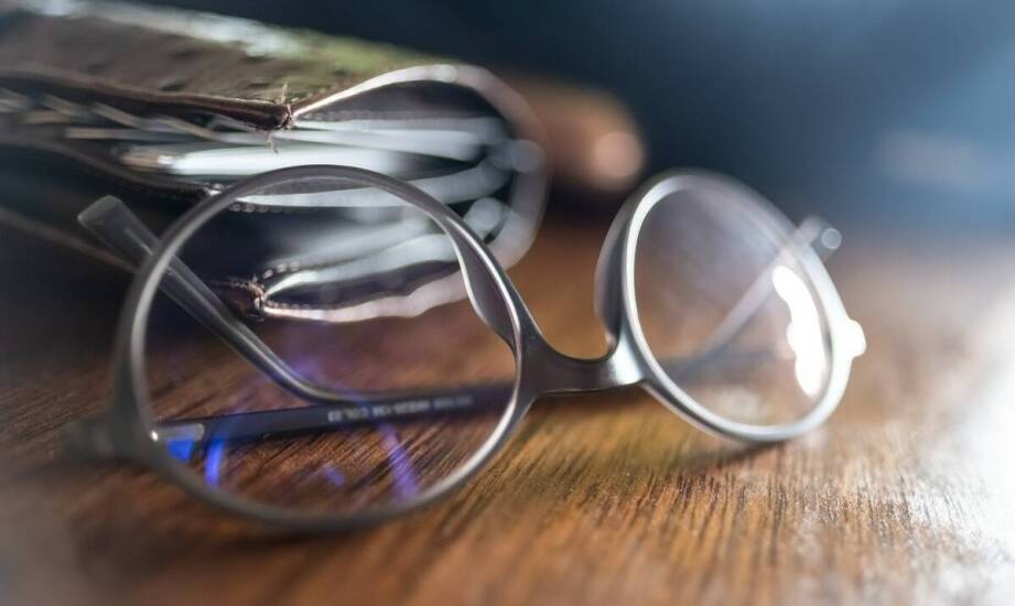 Czym różnią się tanie korekcyjne okulary od tych z wyższej półki?