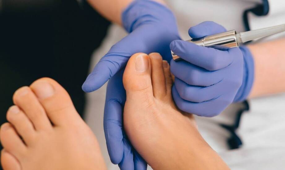 Jak zapobiegać powstawaniu odcisków dzięki wizytom u specjalisty?