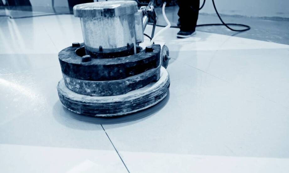 Na czym polega czyszczenie posadzek przemysłowych?