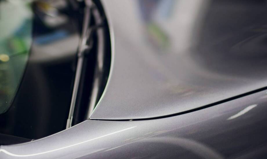 Wyroby z karbonu w kontekście redukcji masy pojazdów i zużycia paliwa.