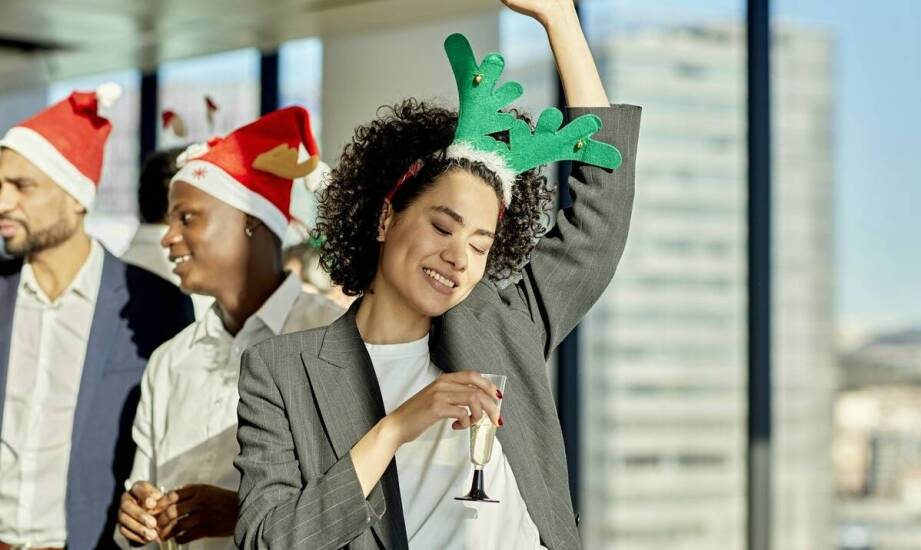 Jak agencja eventowa może pomóc w organizacji firmowych spotkań wigilijnych?