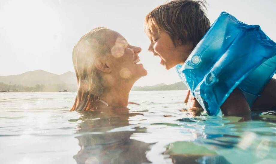 Wybór idealnego dziecięcego poncha do codziennego użytkowania nad wodą