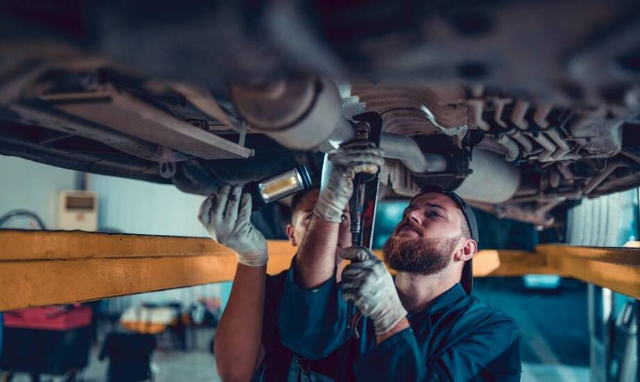 Rola zaawansowanego sprzętu w procesie serwisowania i naprawy aut