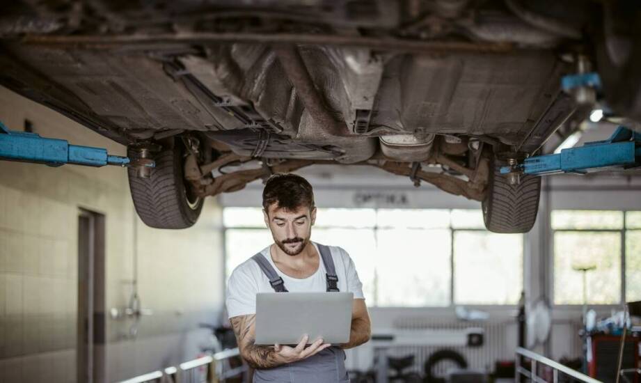 Jak archiwizacja historii napraw wpływa na efektywność w serwisie?