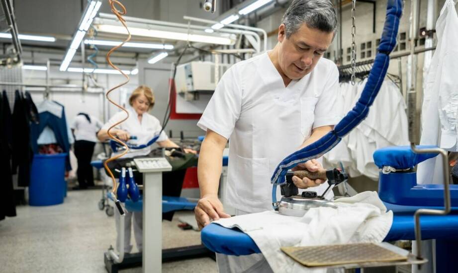 Pranie delikatnych tkanin w pralni chemicznej – co musisz wiedzieć?