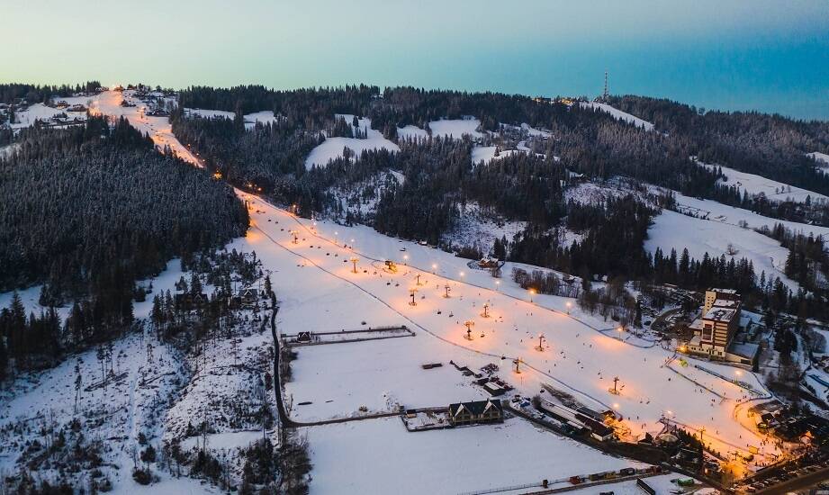 Wyciągi narciarskie w Zakopanem: jak uniknąć tłumów i cieszyć się spokojnym zjazdem?