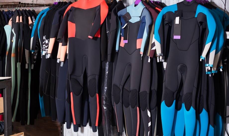 Przegląd najnowszych trendów w projektowaniu neoprenowych skafandrów