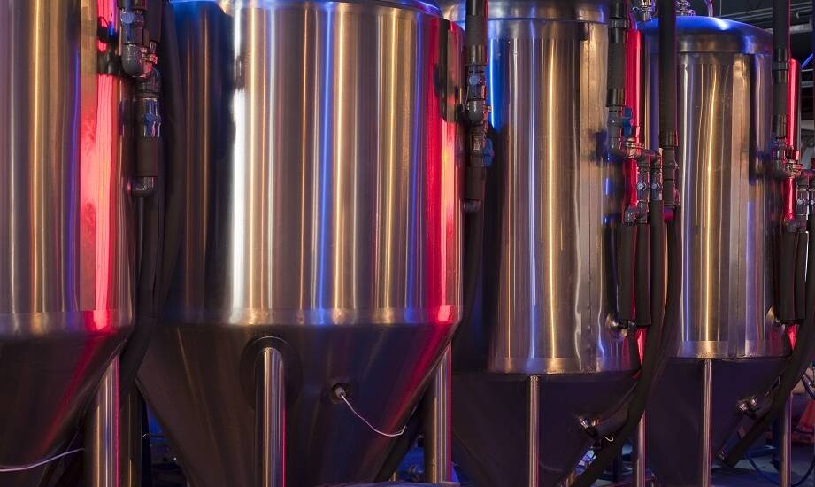 Kwasoodporne zbiorniki: jak chronią przed korozją w przemyśle chemicznym?