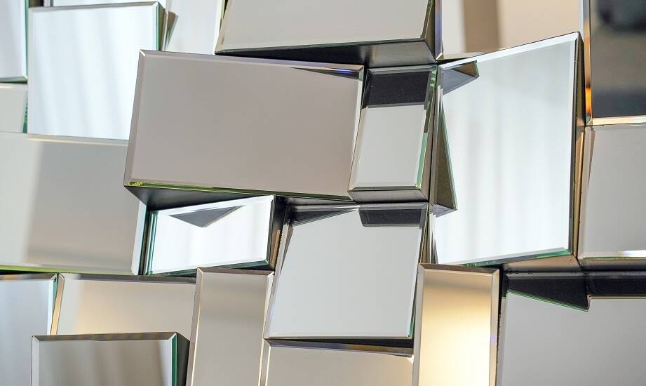 Nowoczesne zastosowania lustrzanych paneli w aranżacji wnętrz