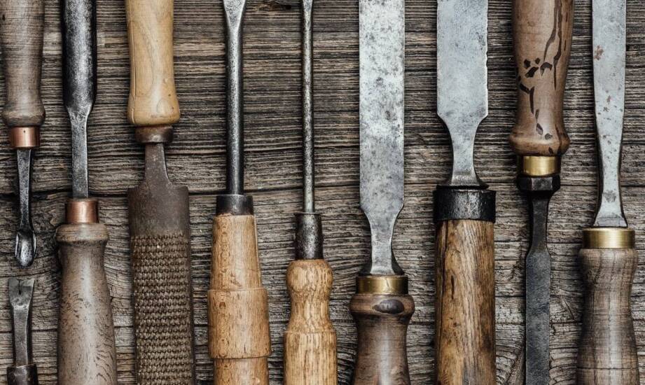 Ostrzenie stolarskich narzędzi – dlaczego jest istotne dla jakości obróbki?