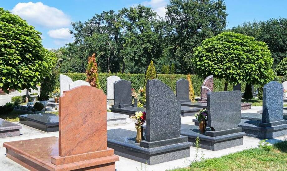 Elegancja i styl – jak nowoczesne nagrobki wpływają na estetykę na cmentarzu?