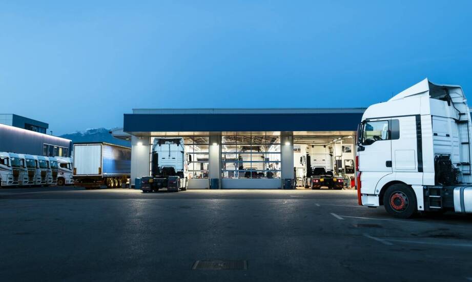 Na czym polega kompleksowa obsługa blacharsko-lakiernicza dla ciężarowych samochodów?