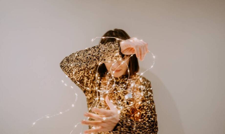 Bluzka w serduszka – jak stworzyć unikalny look na imprezę?