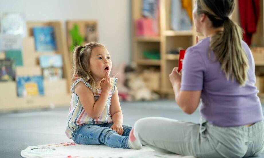 W jaki sposób logopeda diagnozuje i leczy zaburzenia mowy wynikające z wad zgryzu?